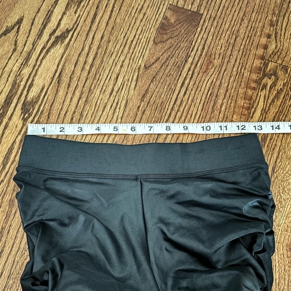 ALO Yoga | Rare Faux Leather Ruched Shimmer Leggings Black Sz M - Picture 6 of 8